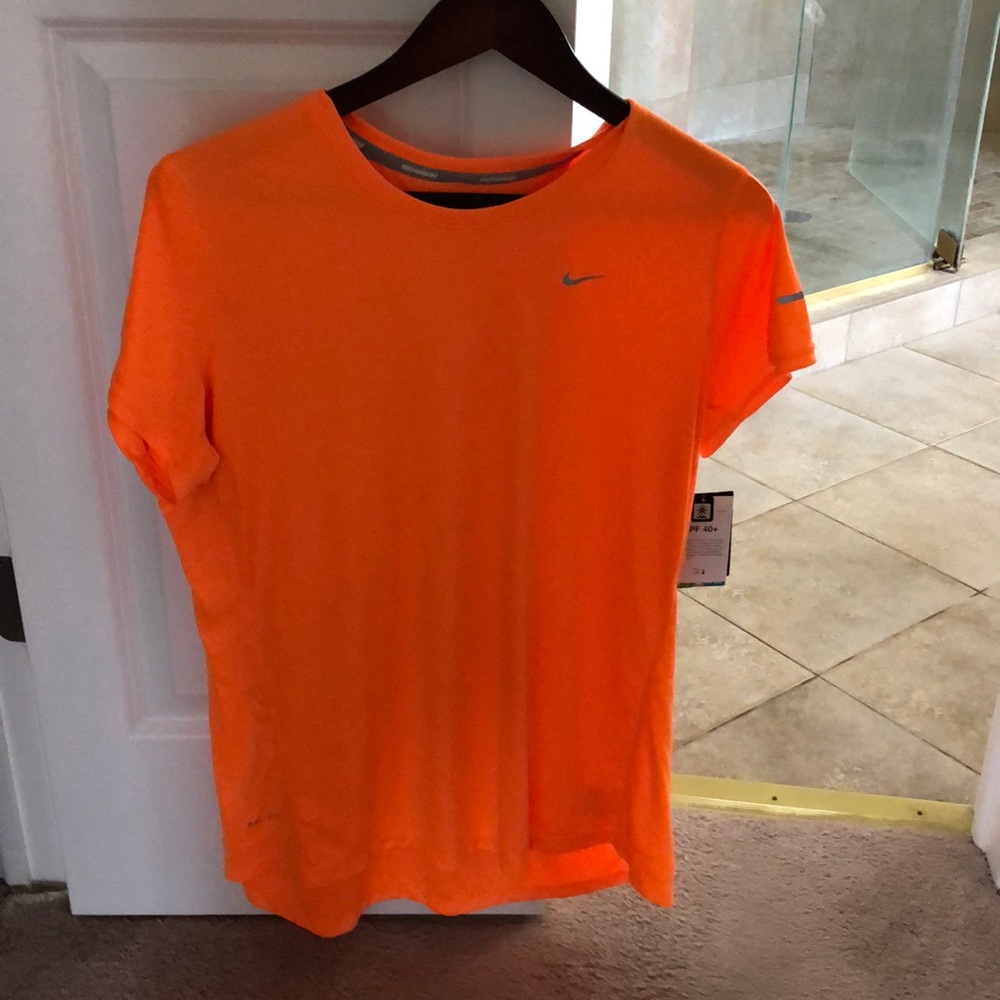 BNWT Nike dri-fit orange upf40+ size XL